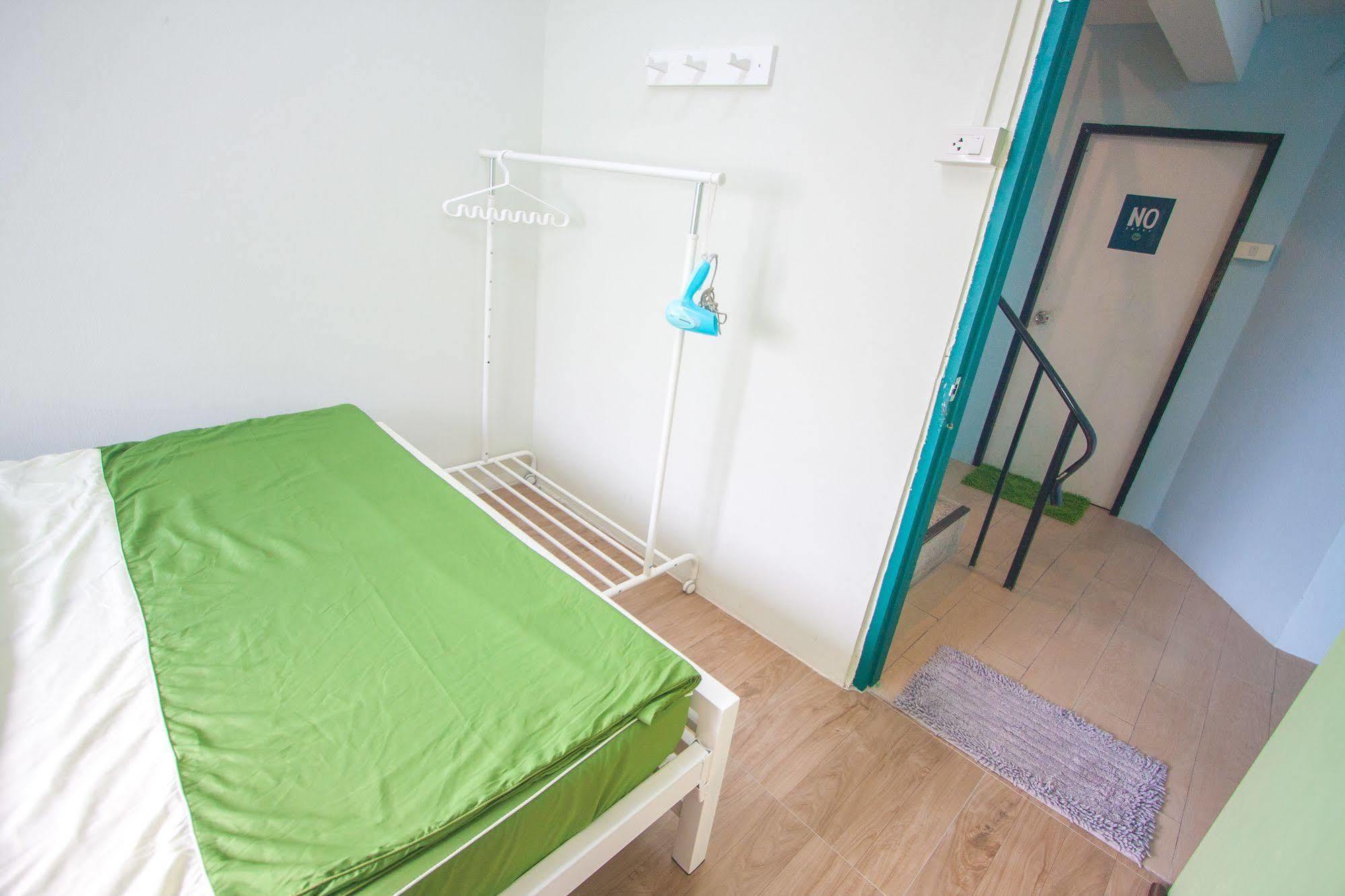 Nacorn Hostel Bangkok Exterior photo